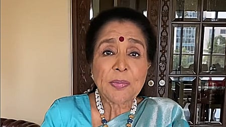 Veteran playback singer Asha Bhosle passes away at 92