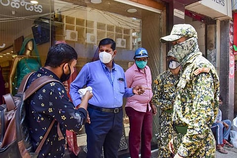 BBMP Marshalls ensuring COVID-19 protocols are followed