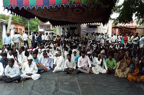 Farmers in Bidar threaten suicide over non-payment of crop insurance