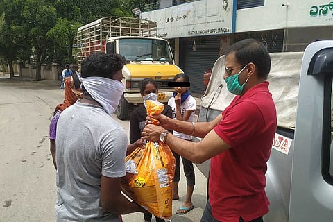 Bengaluru college alumni groups and NGOs raise Rs 40 lakh for daily wage workers