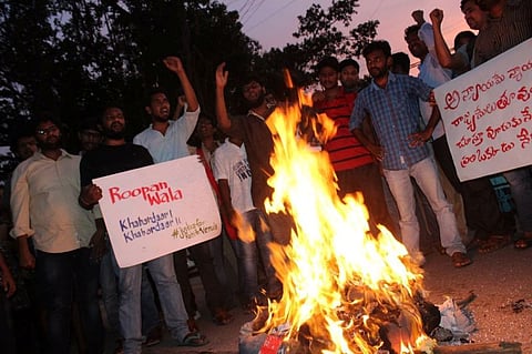 Hyd Uni students burn copies of Roopanwala Commission report on Rohith Vemula