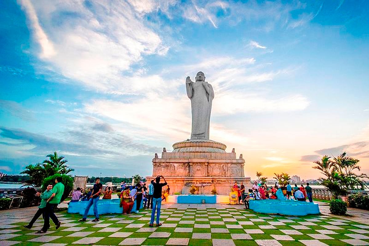 https://media.assettype.com/thenewsminute%2Fimport%2Fsites%2Fdefault%2Ffiles%2FHussain_Sagar_statue_%28Wikipedia_commons_-_Tripod_stories%29.jpg?ar=40%3A21&auto=format%2Ccompress&enlarge=true&mode=crop&ogImage=true&overlay=false&overlay_position=bottom&overlay_width=100&w=1200