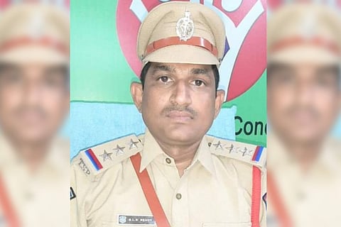 Hyd cop earns praise for taking migrant worker to hospital, paying surgery bill