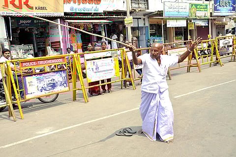 At 85, this TN man still does silambattam like a boss