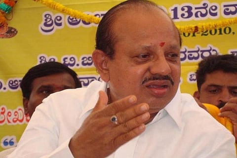 TB Jayachandra look right