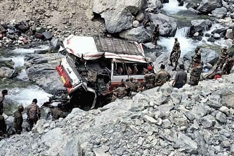 The truck that fell into the river in Ladakh