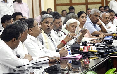 Karnataka Ministers leave for Delhi, Rahul to address infighting