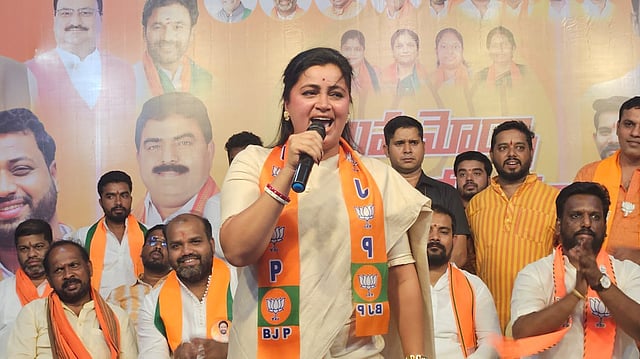 Navnit Ravi Rana Hyderabad: BJP leader Navnit Rana booked for provocative remarks during ...