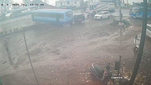 Six killed as Karnataka RTC bus rams into bus shelter in Kasaragod