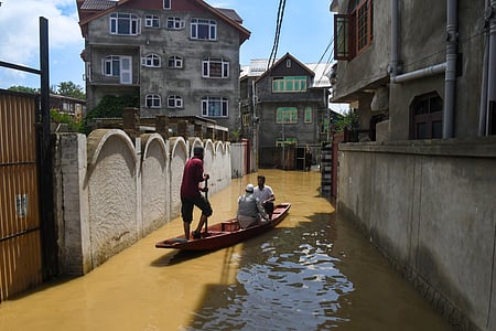 Over 9,500 shifted to safer places after Jhelum breaches embankment at two places in Kashmir