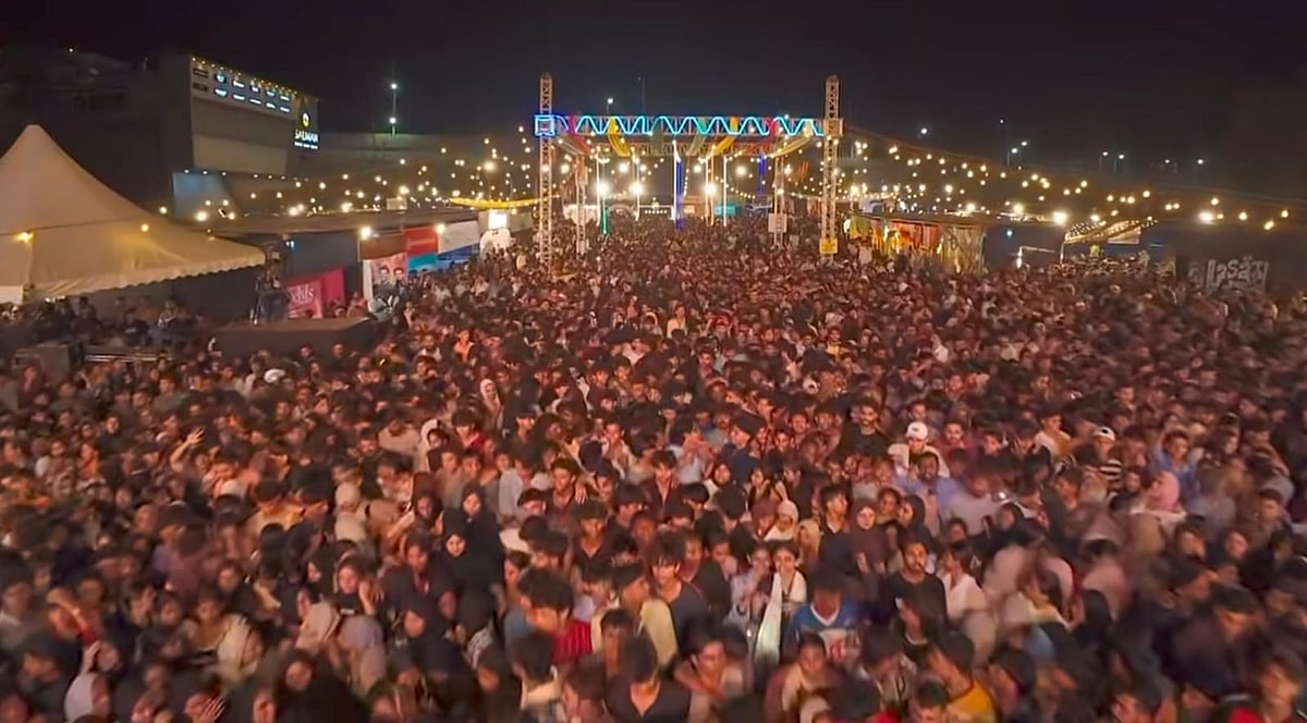 Heavy rush at Hanan Shah concert triggers chaos, injuries in Kasaragod