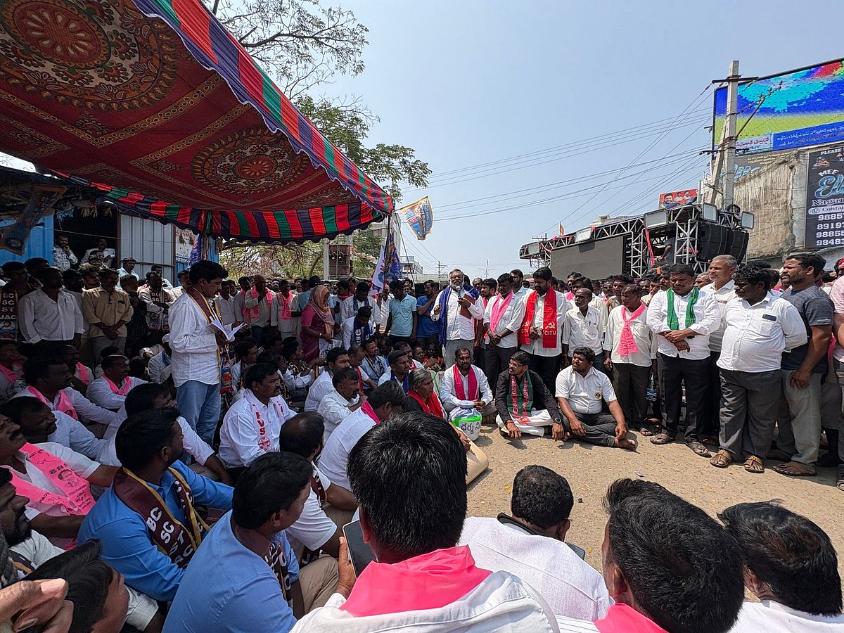 P Shankar from the Dalit Bahujan Front speaking at the protest site