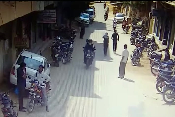 Video: Cops open fire at chain-snatchers in a busy street in Hyderabad