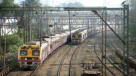 क्या मुंबई की रेल सेवा अगले सप्ताह से जनता के लिए बंद हो जाएगी ?