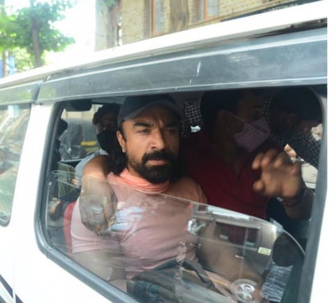 बॉलीवुड ड्रग्स केस:एजाज खान की कस्टडी 5 अप्रैल तक बढ़ी; NCB को एक्टर गौरव दीक्षित के घर से भी ड्रग्स मिली, रेड से पहले गर्लफ्रेंड के साथ गायब