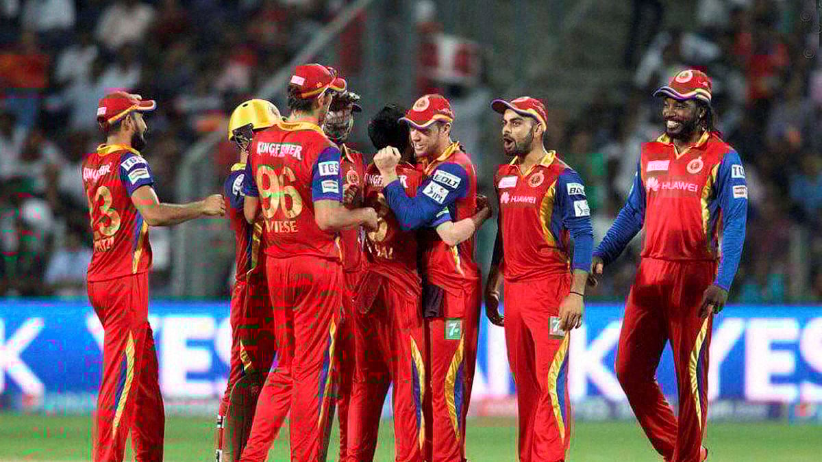 Yuzvendra Chahal of the Royal Challengers Bangalore and AB De Villiers celebrate getting Ajinkya Rahane of Rajasthan Royals wicket during the eliminator match of the IPL 2015. (Photo: PTI)