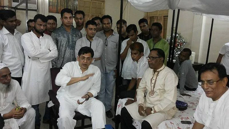 Salahuddin Ahmed at an informal gathering of BNP workers. (Courtesy: <a href="https://www.facebook.com/salahuddinahmedpage/photos_stream">Salahuddin Ahmed’s Facebook Page</a>)