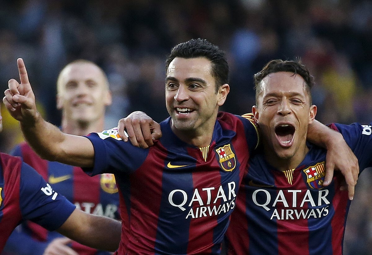 Barcelona’s Xavi Hernandez celebrates his goal against Getafe with teammate Adriano during their Spanish first division soccer match at Nou Camp stadium in Barcelona, Spain, April, 2015. (Photo: Reuters)