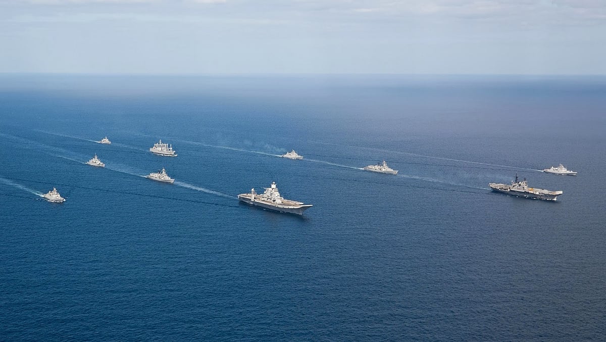 Indian Navy flotilla of Western Fleet escort INS Vikramaditya (R33) and INS Viraat (R22) in the Arabian Sea. (Photo: Indian Navy)