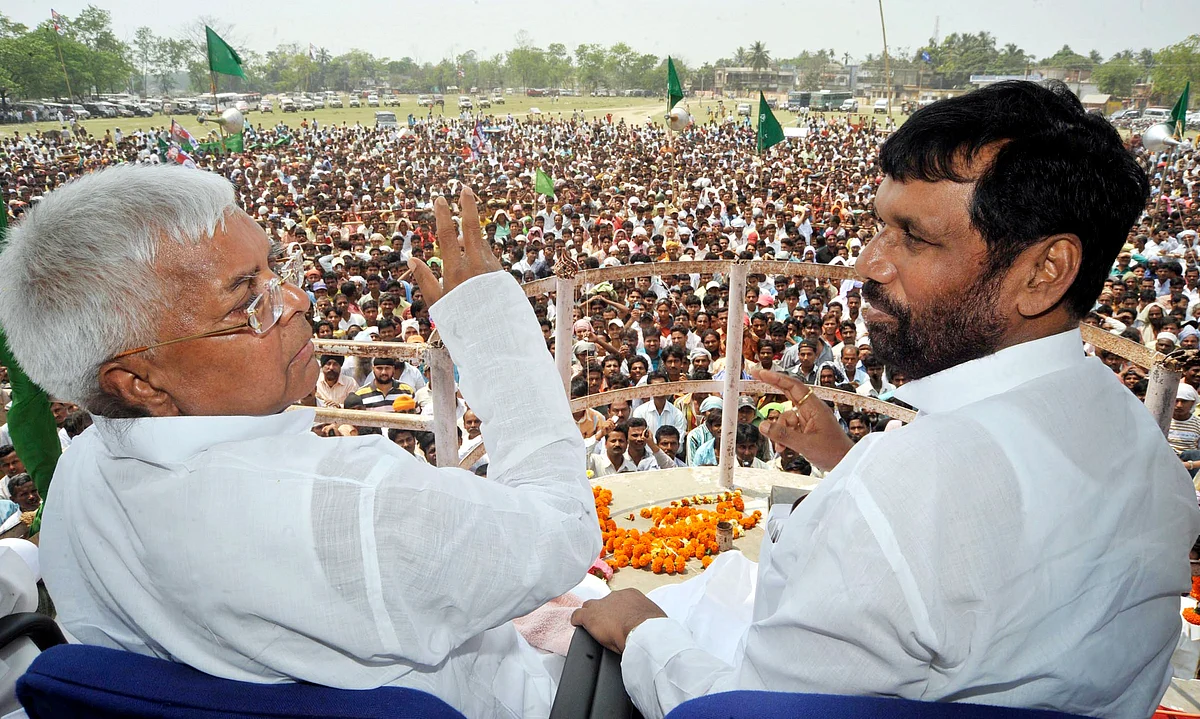 RJD chief Lalu Prasad Yadav and LJP chief Ram Vilas Paswan during an election campaign in 2009. (Photo:&nbsp;Reuters)
