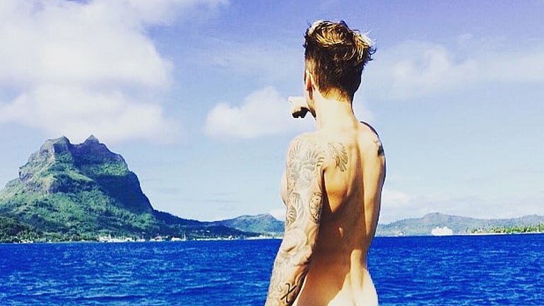 Justin Bieber posed butt naked on a boat and broke the internet&nbsp;(Photo: <a href="https://instagram.com/p/40YZGsgvtc/">Instagram/justinbieber</a>)