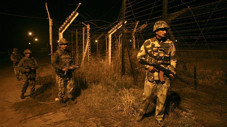 

Indian Border Security Force (BSF) soldiers on night patrol near the fenced border with Pakistan. (Photo: Reuters)