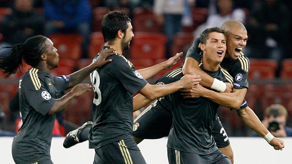 Real Madrid’s Cristiano Ronaldo (2nd R) and his team mates Pepe (R), Raul Albiol (2ndL) and Royston Drenthe (L) celebrate after he scored during their Champions League soccer match against FC Zurich. (Photo: Reuters)