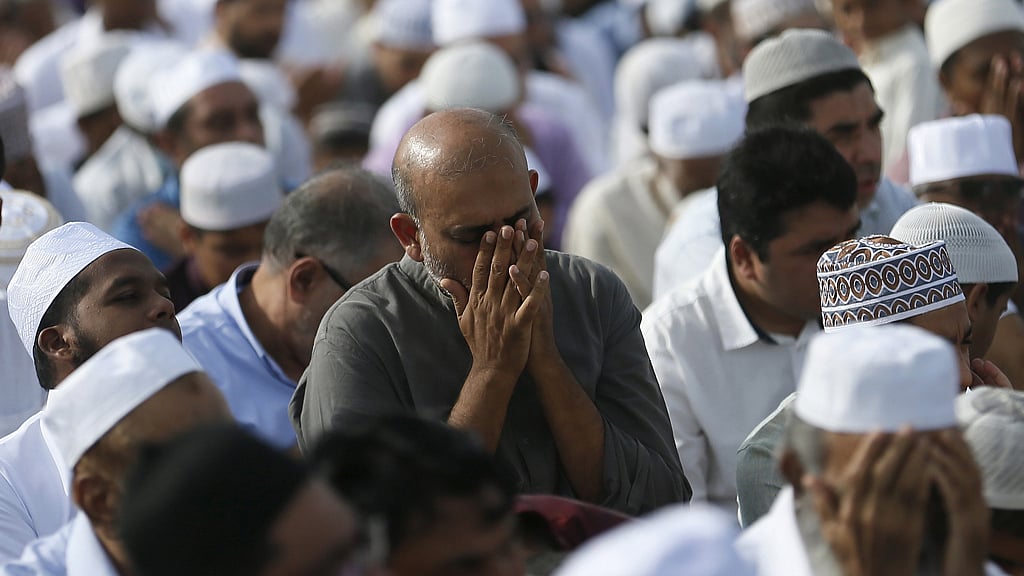 A large congregation of Muslims  prays in a Colombo street&nbsp;on July 18. (Photo: Reuters)