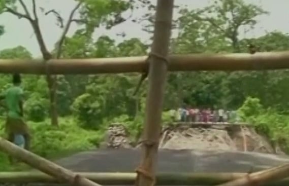 Landslides in Darjeeling. (Photo: ANI screengrab)