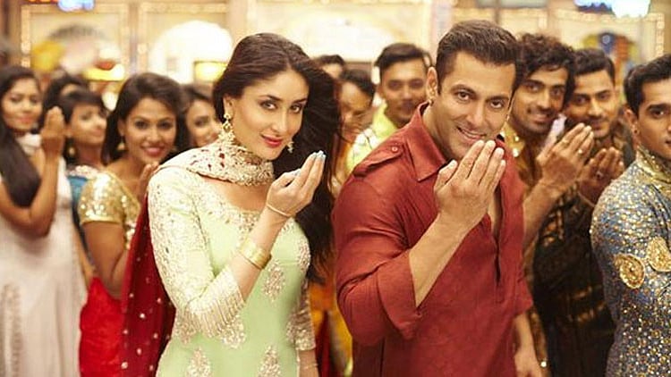 Salman Khan and Kareena Kapoor in the song <i>Aaj Ki Party Meri Taraf Se</i> from <i>Bajrangi Bhaijaan</i>