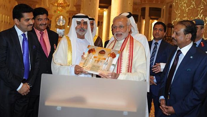 PM Modi at the Sheikh Zayed grand mosque. (Photo: Twitter/<a href="https://twitter.com/narendramodi">@narendramodi</a>)