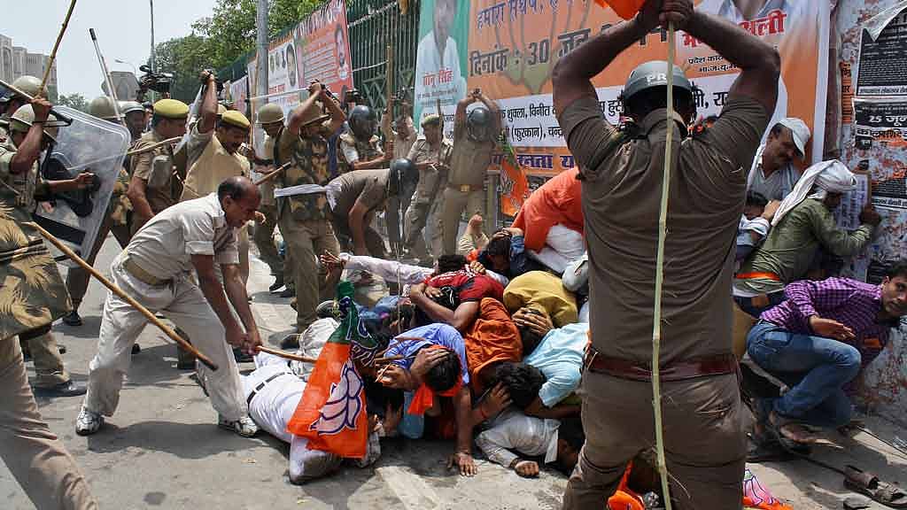 Underprepared and misunderstood: Cops seen herding protesters using shafts of bamboo sticks instead of batons. (Photo: Reuters)