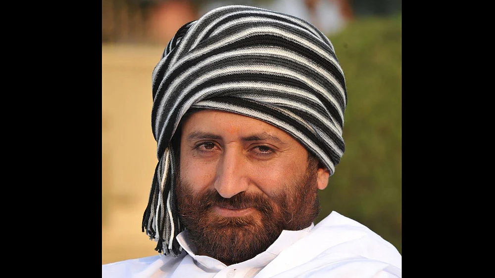 Like father, like son – Narayan Sai (Courtesy: <a href="https://twitter.com/ShriNarayanSai">Narayan Sai’s Twitter Page</a>)