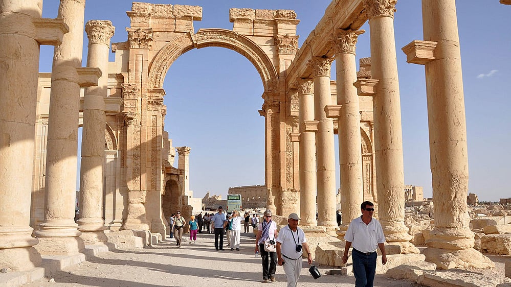 Tourists walk through&nbsp;the historical city of Palmyra (Photo: Reuters)