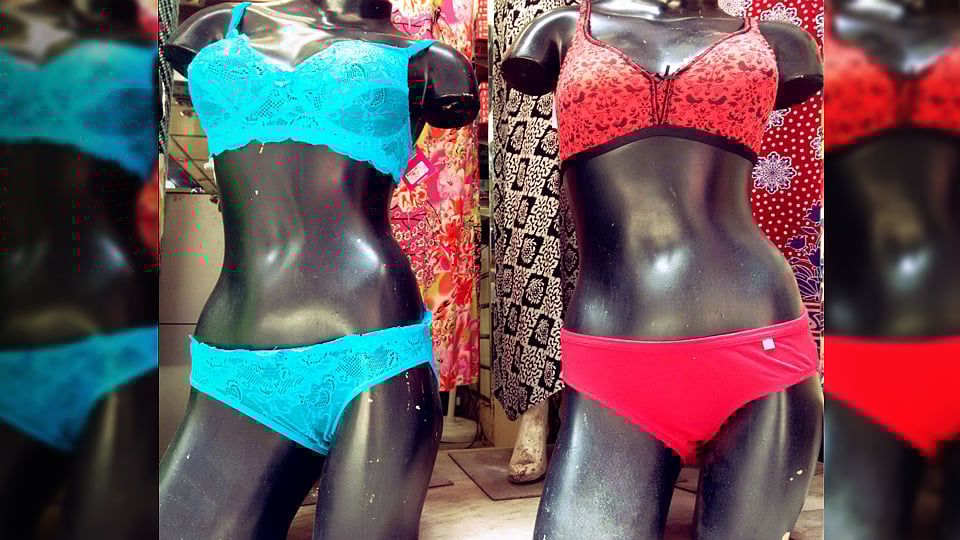 Mannequins in lingerie. (Photo: The Quint)