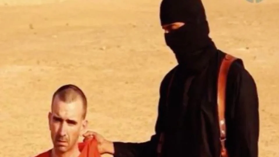 The man in the mask carrying out the execution was later revealed to be a British national named Mohammed Emwazi. (Courtesy: YouTube)