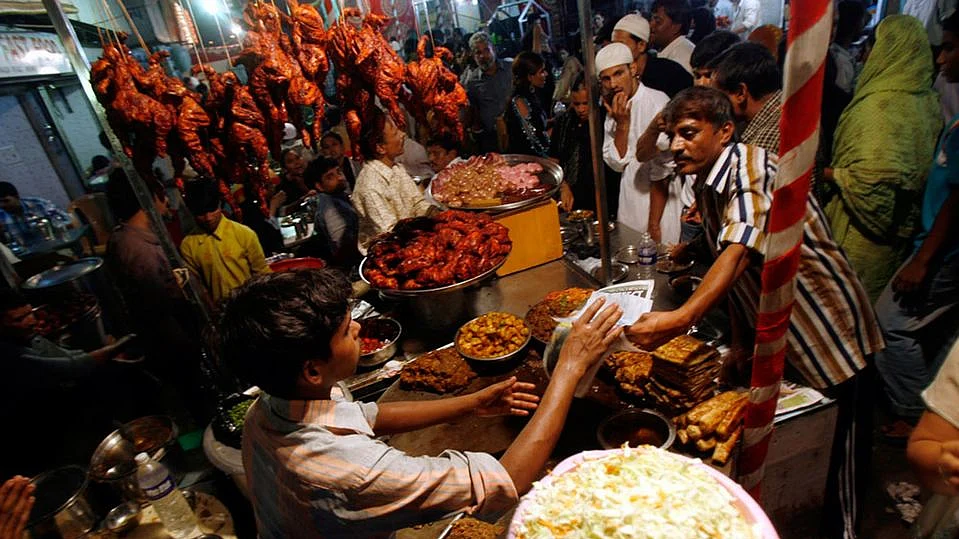 Stalls selling mean on Mumbai streets. (Photo: Reuters)