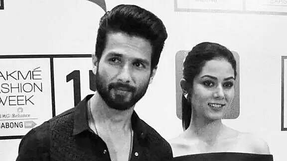

Shahid Kapoor and Mira Rajput (Photo: <a href="https://www.facebook.com/MiraRajputOfficial/photos/pb.1419206978389771.-2207520000.1443475923./1487038991606569/?type=3&amp;theater">Facebook</a>)