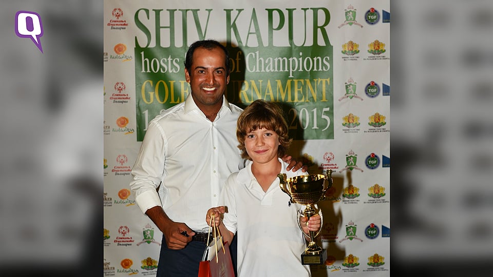 Tournament host&nbsp;Shiv Kapur with young Samuel Brown who won the title in his category.