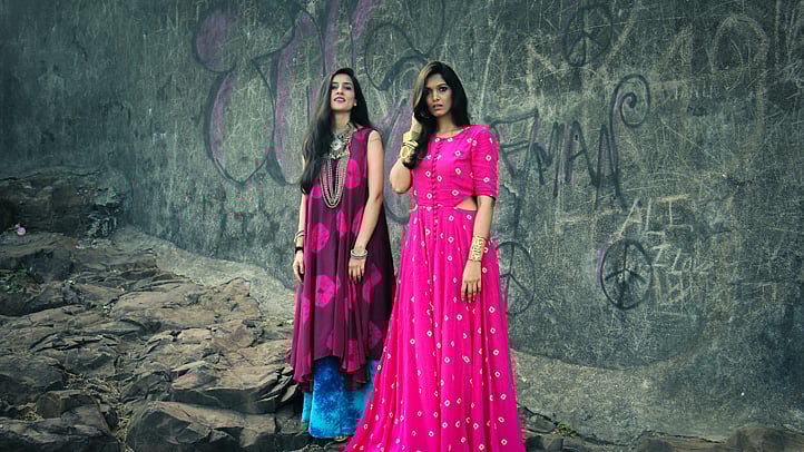 Fashion bloggers wearing maxi dresses with antique silver jewellery and a bandhni print. (Photo: CrazyHeart)