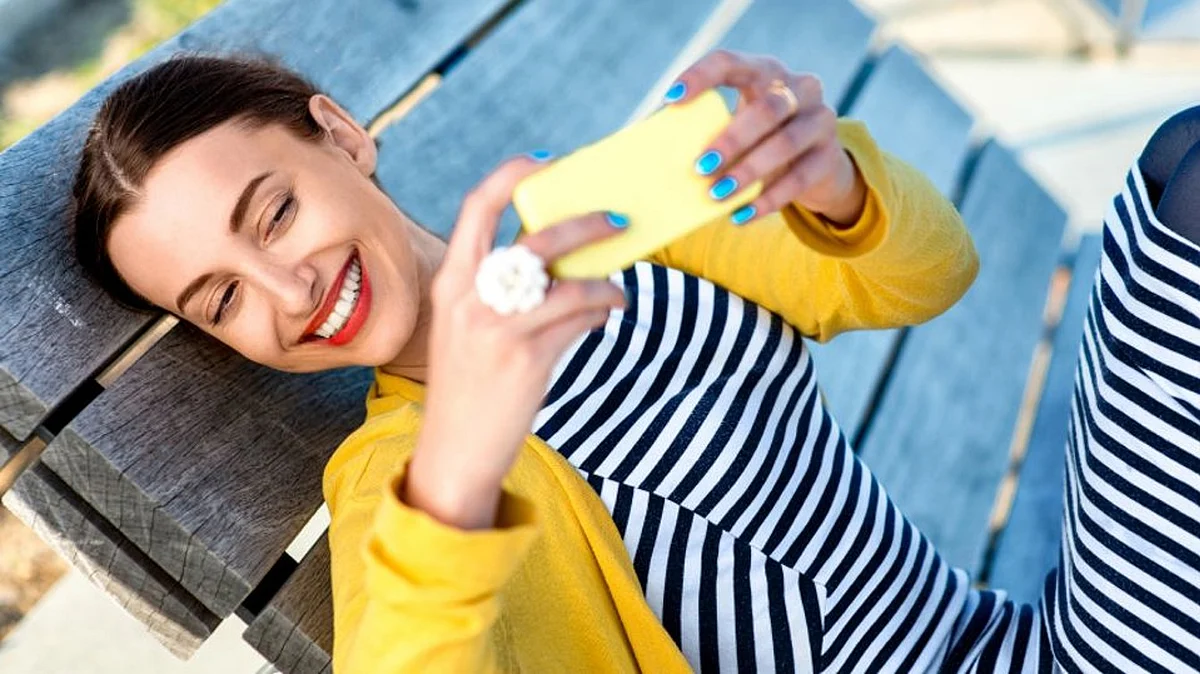 How will the selfie-obsessed generation deal with a dislike button? (Photo: iStock)