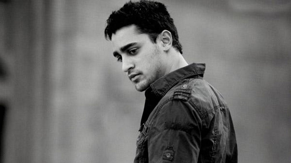 Imran Khan shares a rather personal story about his girlfriend at the age of sixteen (Photo: Twitter/<a href="https://twitter.com/TOIEntertain/status/642224443326988292">@TOIEntertain</a>)