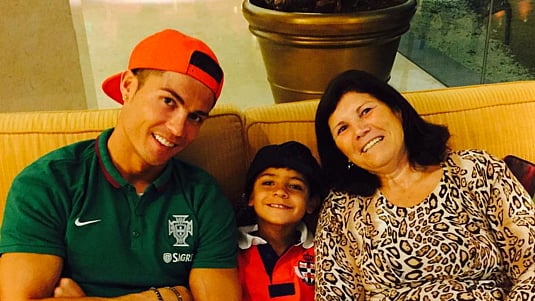 Ronaldo is seen with his son and mother in this picture. (Photo: <a href="https://instagram.com/cristiano/">instagram.com/ cristiano</a>)