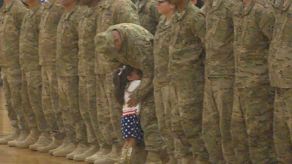 Couldn’t wait to meet daddy. (Photo: <a href="http://www.kktv.com/home/headlines/homecoming-331034542.html">KKTV11</a>)