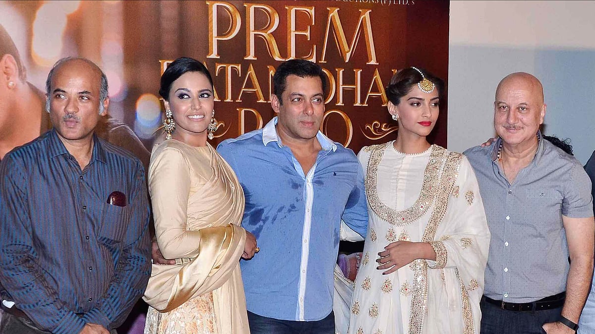  Sooraj Barjatya, Swara Bhaskar, Salman Khan, Sonam Kapoor and Anupam Kher at the&nbsp;<i>Prem Ratan Dhan Payo</i> trailer launch (Photo: Yogen Shah)