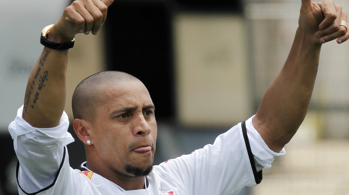Roberto Carlos came back to the football pitch after three years. (Photo: Reuters)