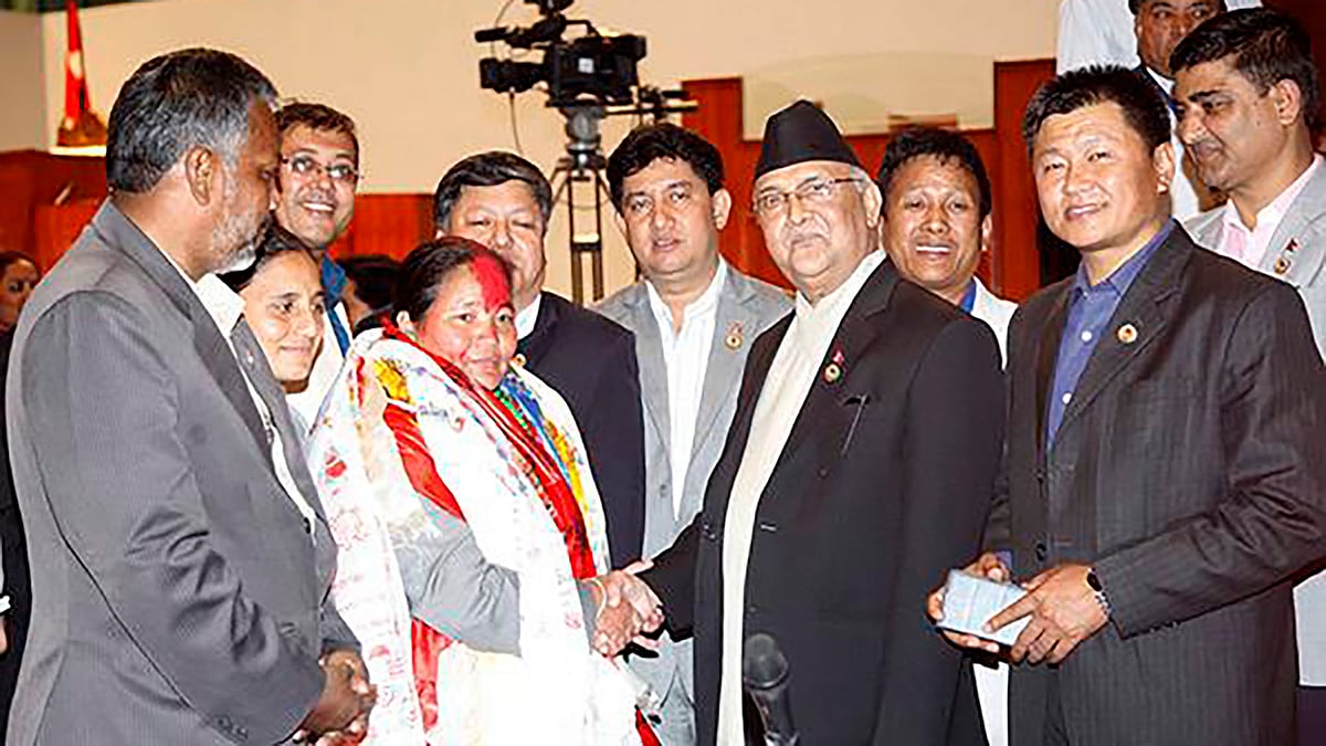 Prime Minister KP Sharma Oli congratulates the new Speaker of House Onsari Gharti Magar. (Photo: <a href="https://twitter.com/nepalitimes/status/655019491659677696">Twitter</a>)