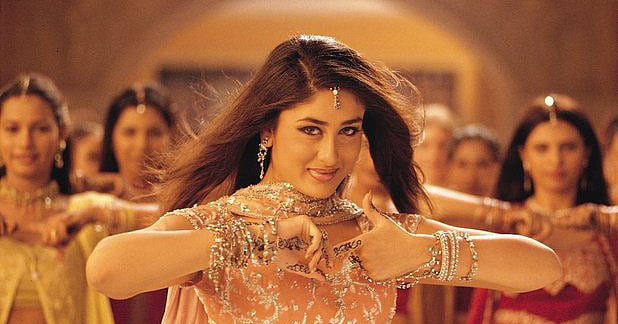 Kareena Shoots for Ki and Ka Wearing a 32kg Lehenga