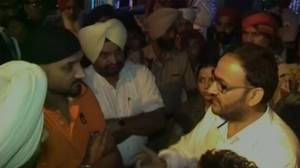 Harbhajan Singh apologises to journalists manhandled during his wedding. (Photo: ANI screengrab)