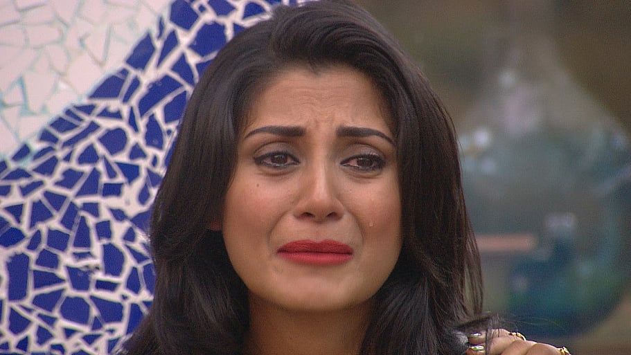 An inconsolable Rimi Sen sobs because of Salman Khan